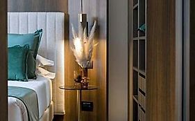 We Me Suite Hotel